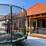 Erdő Mellett Lebzselő Nyaraló