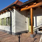Erdő Mellett Lebzselő