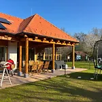 Erdő Mellett Lebzselő