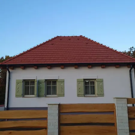 Erdo Mellett Lebzselo בית נופש Mogyoroska